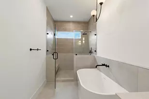 308 E 35th St, Houston, TX 77018 - Photo 32