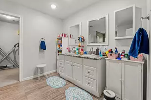 7803 Prairie St, Hitchcock, TX 77563 - Photo 16