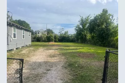 1312 E 35th Street, Houston, TX 77022 - Photo 1