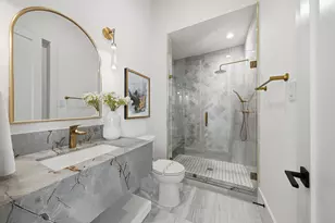 4441 Valerie St, Bellaire, TX 77401 - Photo 10