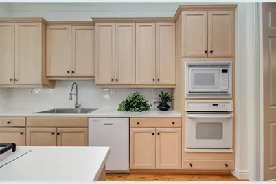 1931 Woodbury Street, Houston, TX 77030 - Photo 14