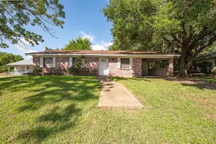 507 N Echols St, Caldwell, TX 77836 - Photo 1