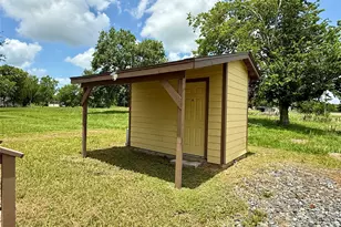 1002 W 2nd St, El Campo, TX 77437 - Photo 4