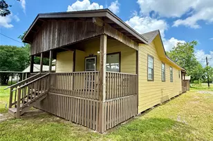 1002 W 2nd St, El Campo, TX 77437 - Photo 1
