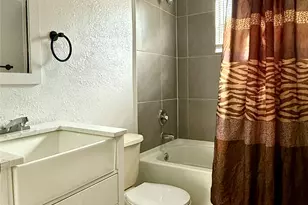 1002 W 2nd St, El Campo, TX 77437 - Photo 20