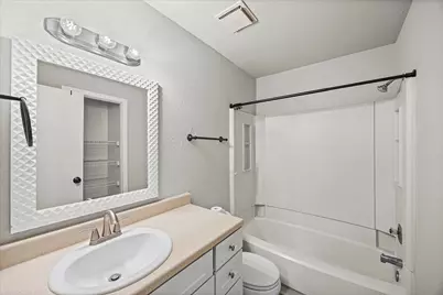 1 E Wavy Oak Circle, The Woodlands, TX 77381 - Photo 14