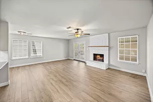 1 E Wavy Oak Cir, The Woodlands, TX 77381 - Photo 6