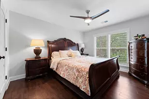 179 W Amberglow Cir, The Woodlands, TX 77381 - Photo 14