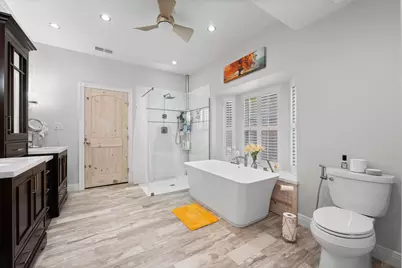 179 W Amberglow Circle, The Woodlands, TX 77381 - Photo 10