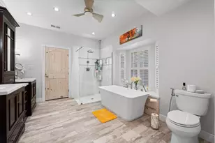 179 W Amberglow Cir, The Woodlands, TX 77381 - Photo 10