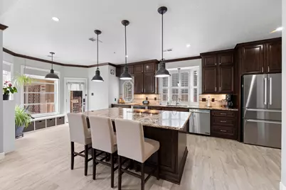 179 W Amberglow Circle, The Woodlands, TX 77381 - Photo 2