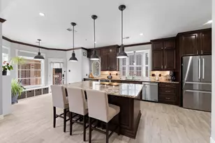 179 W Amberglow Cir, The Woodlands, TX 77381 - Photo 2