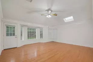 911 Lake Country Dr, Seabrook, TX 77586 - Photo 12