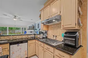 911 Lake Country Dr, Seabrook, TX 77586 - Photo 16