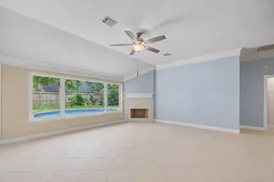 911 Lake Country Dr, Seabrook, TX 77586 - Photo 10