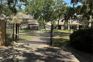 14107 Kellywood Ln, Houston, TX 77079 - Photo 6