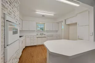 3802 Sunnybrook Ln, Bryan, TX 77802 - Photo 4