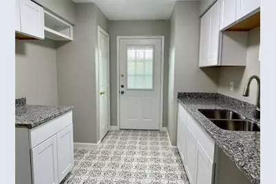 1914 Larrabee Street #7, Seabrook, TX 77586 - Photo 4