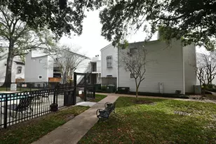 9809 Richmond Ave E, Houston, TX 77042 - Photo 26