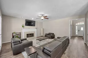2 S Duskwood Pl, The Woodlands, TX 77381 - Photo 4
