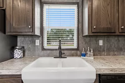 428 W Pine, Winnie, TX 77665 - Photo 4