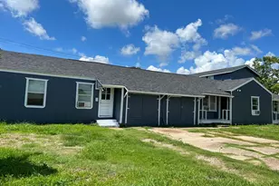 527 W 8th St, Freeport, TX 77541 - Photo 2