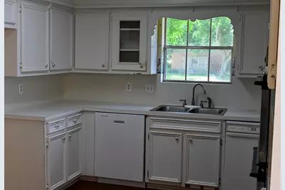 231 Huckleberry Drive, Lake Jackson, TX 77566 - Photo 10