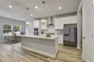 220 Raine Mnr Ct, Montgomery, TX 77316 - Photo 2