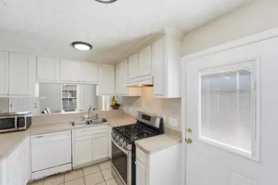 7125 Farnsworth Street, Houston, TX 77022 - Photo 10