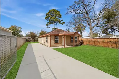 7125 Farnsworth Street, Houston, TX 77022 - Photo 2