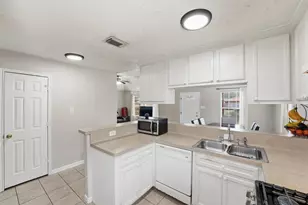 7125 Farnsworth St, Houston, TX 77022 - Photo 8