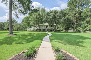 35823 Post Oak Cir, Magnolia, TX 77355 - Photo 2