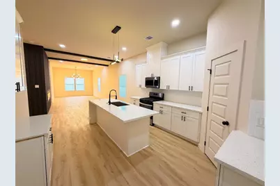 103 E Lobit Avenue, Baytown, TX 77520 - Photo 6