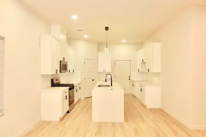 103 E Lobit Avenue, Baytown, TX 77520 - Photo 4