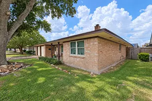 1105 Brenda Dr, Deer Park, TX 77536 - Photo 2