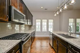 955 W 24th St, Houston, TX 77008 - Photo 10
