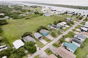 88 Bay St, Port O'Connor, TX 77982 - Photo 2