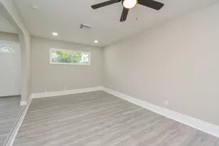 7823 Belgard St, Houston, TX 77033 - Photo 4