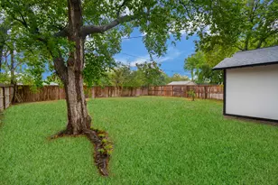 7823 Belgard St, Houston, TX 77033 - Photo 2