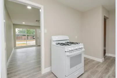 7823 Belgard Street, Houston, TX 77033 - Photo 10