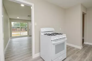 7823 Belgard St, Houston, TX 77033 - Photo 10