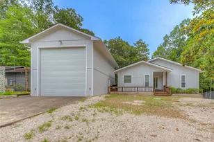 241 E Peterson Loop, Livingston, TX 77351 - Photo 2