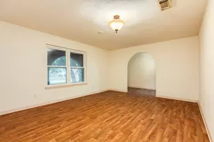 327 Maple Dr, Hitchcock, TX 77563 - Photo 10