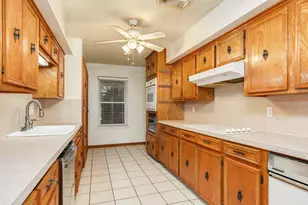327 Maple Dr, Hitchcock, TX 77563 - Photo 8