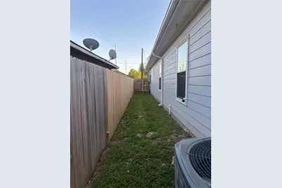 339 Owens Street #B, Houston, TX 77029 - Photo 14