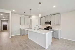 2539 Gray Gale Ct, Baytown, TX 77523 - Photo 2