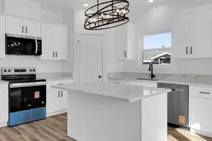 104 Runnels St, Willis, TX 77378 - Photo 6