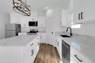 104 Runnels St, Willis, TX 77378 - Photo 4