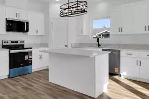 104 Runnels St, Willis, TX 77378 - Photo 8