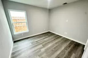 8215 Crestview Dr, Houston, TX 77028 - Photo 6